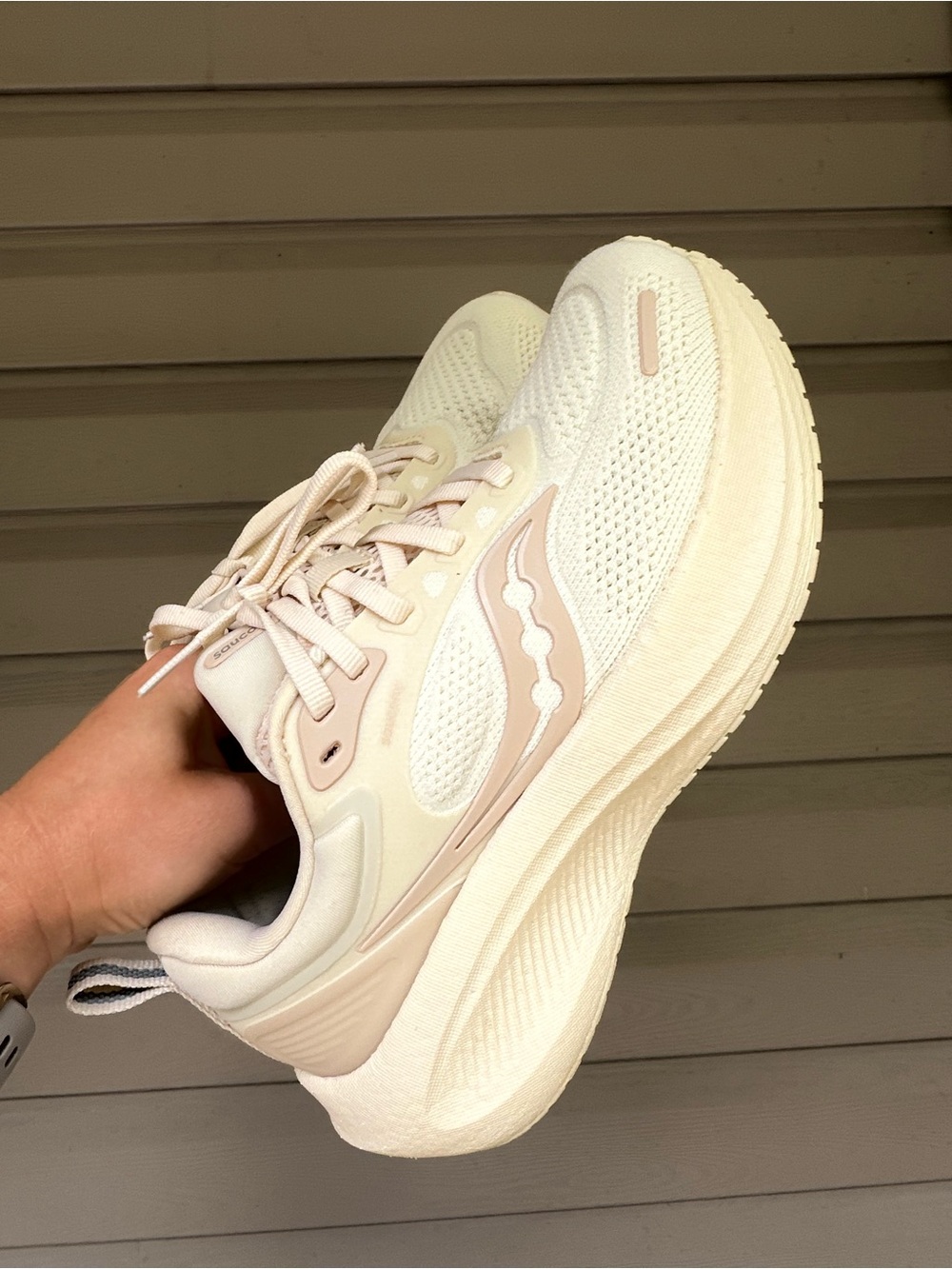 Saucony Women's Surge 3 Sneaker, Light Gold, US 6 - Picture 3 of 9